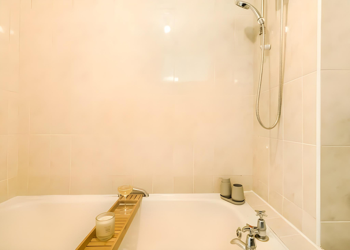 Bathroom 3, Longbridge Apartment Close to Gatwick, Surrey