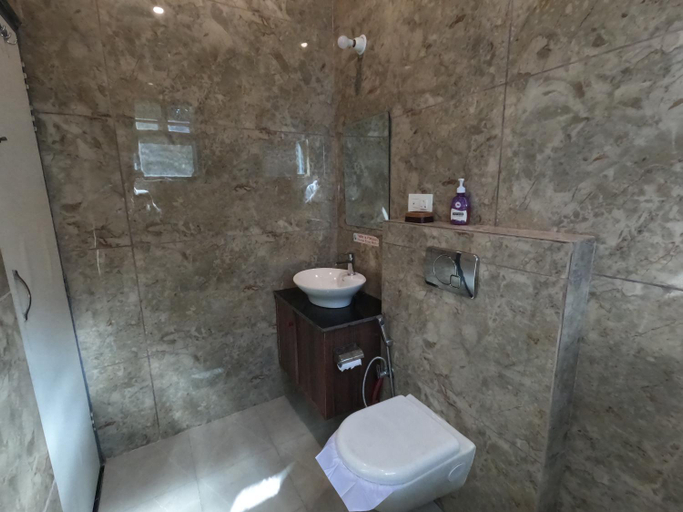 Bathroom 4, 11 Gaon Homestay, Garhwal