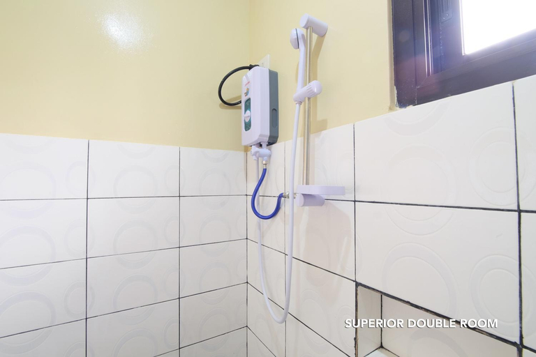Bathroom 3, Hotel Georgina, Amadeo