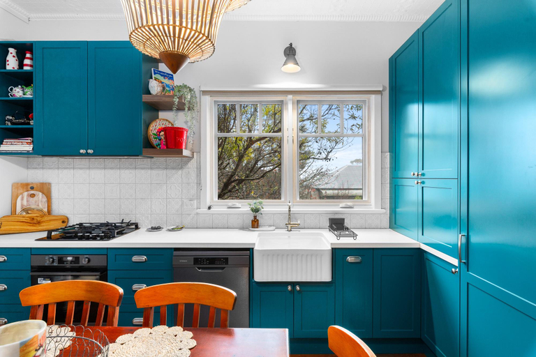 Kitchen 4, Bright 3-Bed House with Garden, BBQ & Fireplace, Blue Mountains