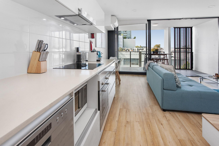 Others 3, Spacious 2-Bed Unit With Balcony Next to The Gabba, Brisbane