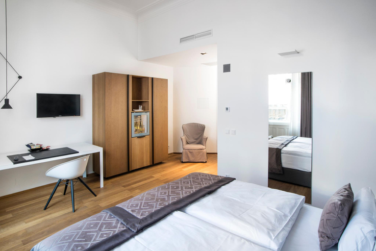 Bedroom 2, Hotel Golden Crown, Praha 1