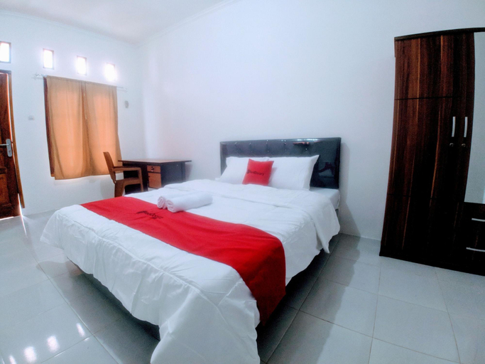 Bedroom 2, RedDoorz near Exit Toll Jatiwarna 2, Bekasi