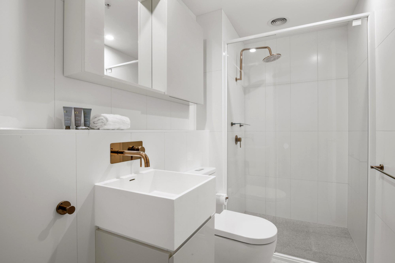 Bathroom, Bright 2-Bed Apartment in Fitzroy’s Heart, Melbourne