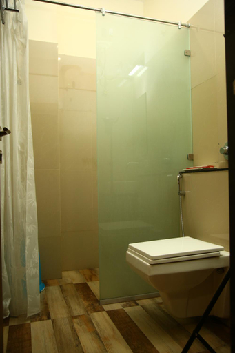 Bathroom, Hotel Manas Plus, East Nimar