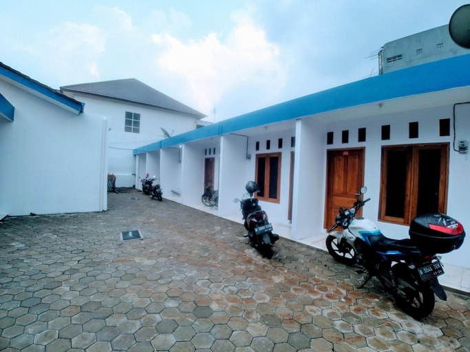 Exterior & Views 3, RedDoorz near Exit Toll Jatiwarna 2, Bekasi