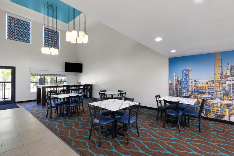 Food & Drinks 5, Baymont By Wyndham Moss Point, Jackson
