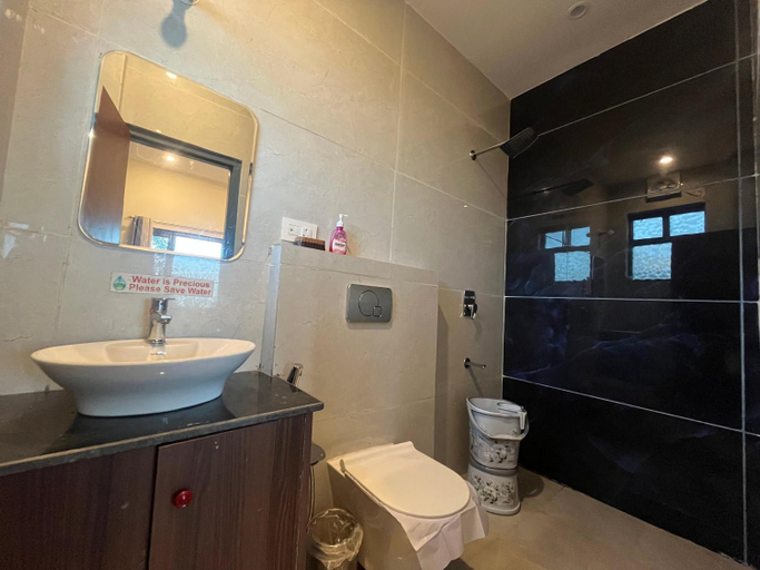 Bathroom 4, 11 Gaon Homestay, Garhwal