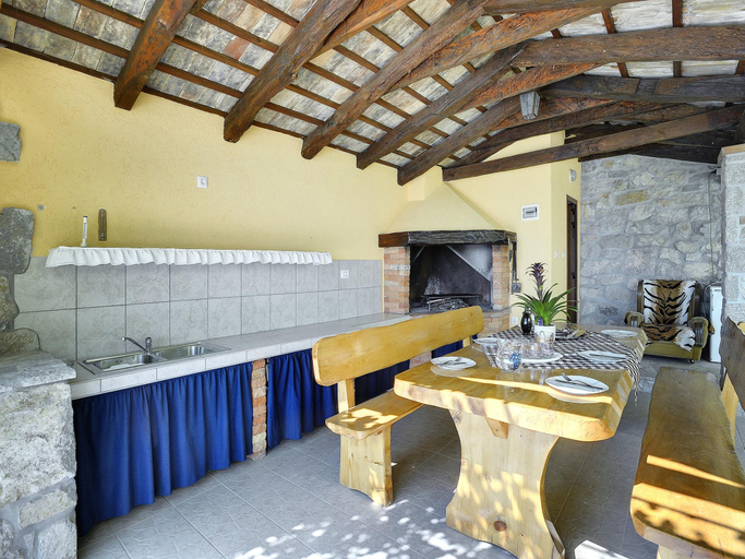 Food & Drinks, Villa in Lupoglav with Pool near the Sea, Lupoglav