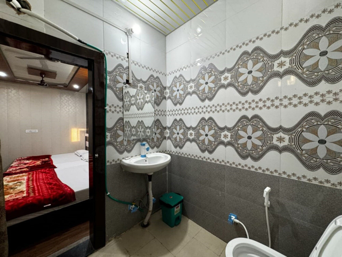 Bathroom 4, Hotel Bhaktivedanta Seva Dham Vrindavan, Mathura
