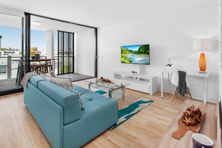 Others 1, Spacious 2-Bed Unit With Balcony Next to The Gabba, Brisbane