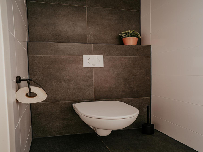 Bathroom 3, Modern Waterfront Retreat, Uitgeest