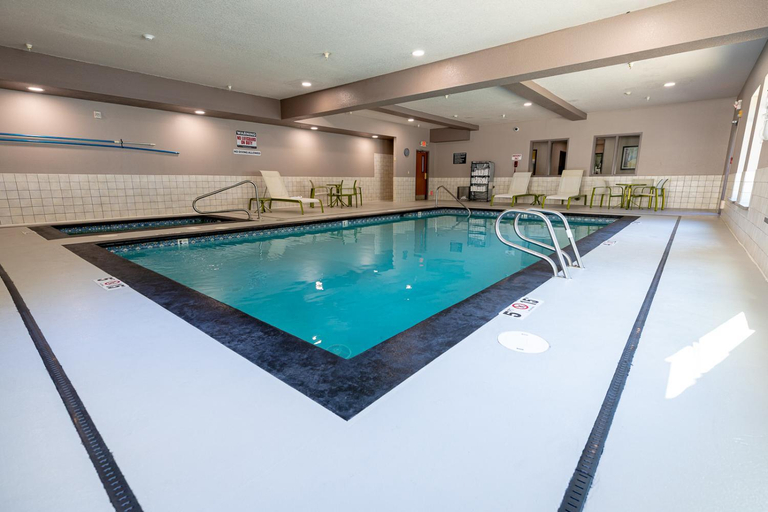 Sport & Beauty, Creekside Hotel & Suites, Douglas