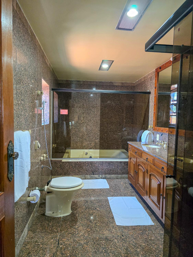 Bathroom 3, Hotel Negreiros, São Lourenço