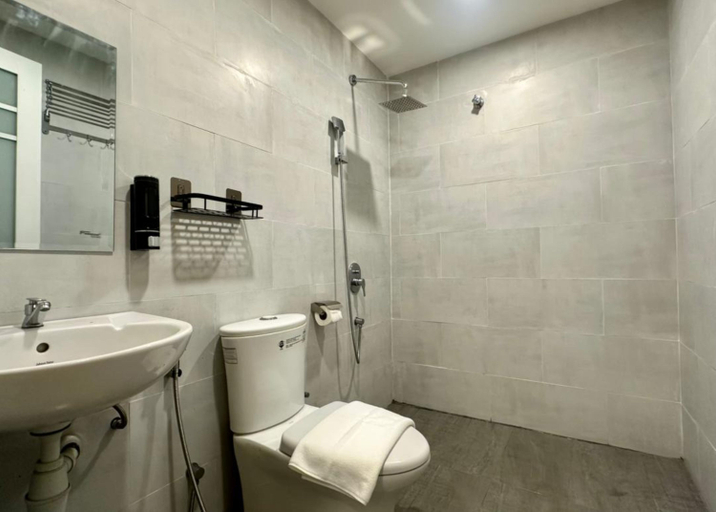Bathroom 5, Swing & Pillows @ Imbi Bukit Bintang, Kuala Lumpur
