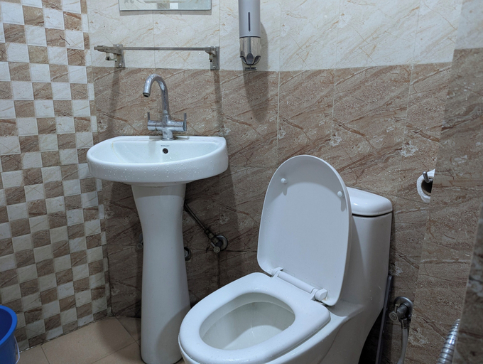 Bathroom 5, Luna Hotel And Lounge, Bagmati