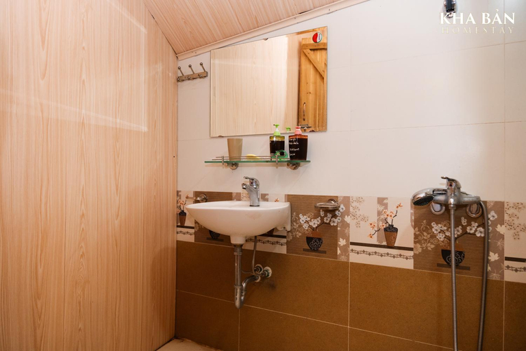 Bathroom 4, Kha Ban Homestay, Cao Bằng