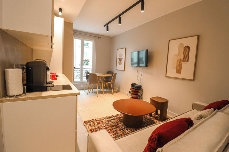 Living area 3, Appartements rue Amélie, Paris