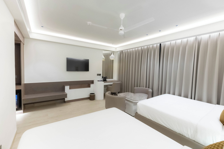 Room 4, Emerald Luxe A Boutique Hotel, Sahibzada Ajit Singh Nagar