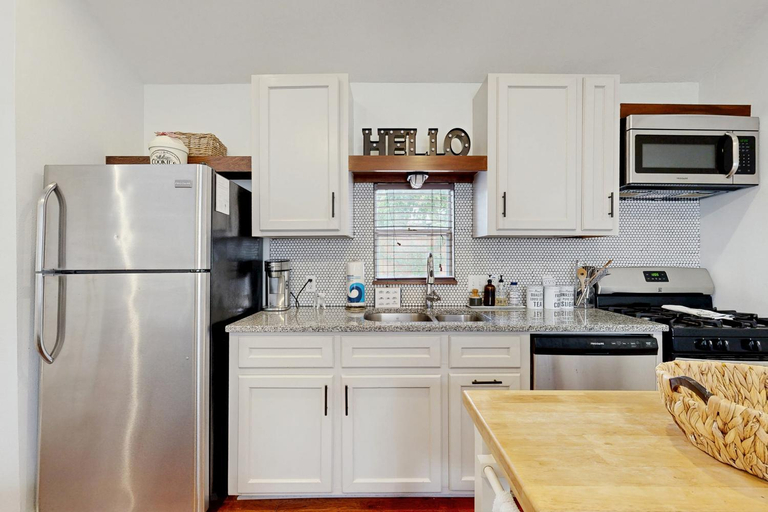 Others 5, Hyde Park Carriage House, Travis
