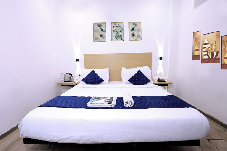 Room 4, Hotel Red Chilly Pitampura, Delhi