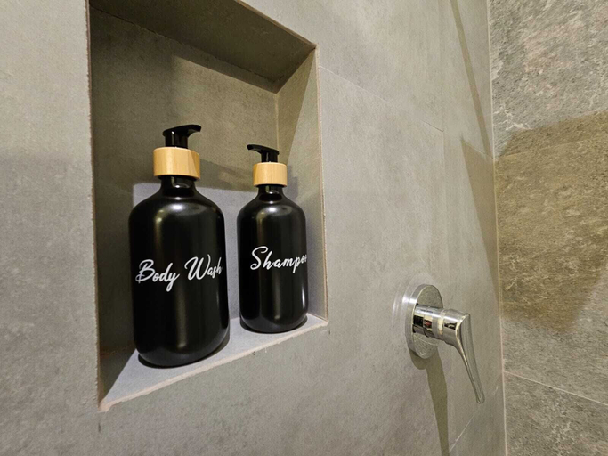 Bathroom 3, Solara Beach House, Dickwella