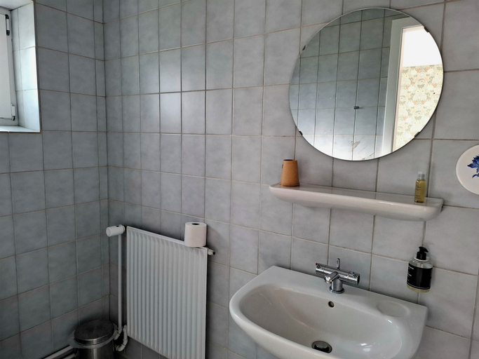 Bathroom 4, Strandlyst Rooms, Self Service, Tornby Strand Hirtshals, Hjørring