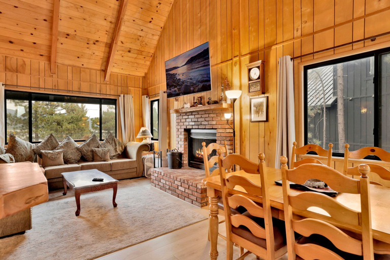 Living area 3, Lakeview Pines Log Cabin #2585, San Bernardino