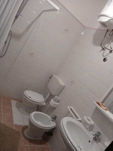 Bathroom 3, Hotel Torre, Messina