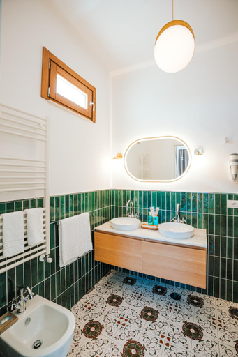 Bathroom 3, Zi'Ntonio, Salerno