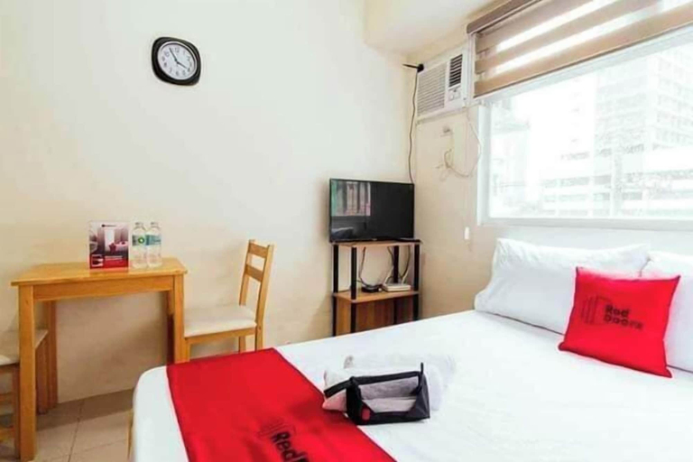 Room, Urban Deca Tower OYO, Mandaluyong
