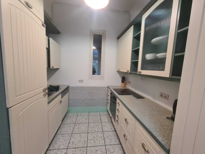 Private kitchen 5, Comfort 3BR Apt Near Wiener Stadthalle, Wien