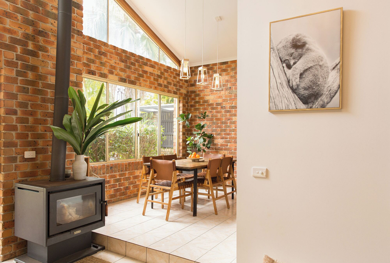 Living area 5, Tropic Lodge by Charlesworth, Coffs Harbour - Pt A