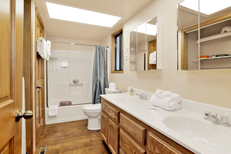 Bathroom 3, Treehouse, San Bernardino