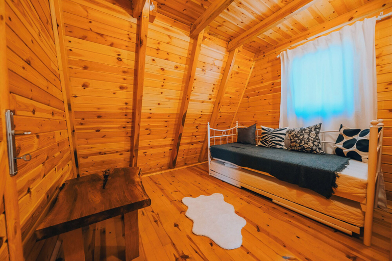 Room 2, Sun Valley Bungalow, Geyve