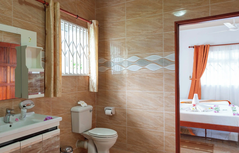 Bathroom 4, Belle Vacance