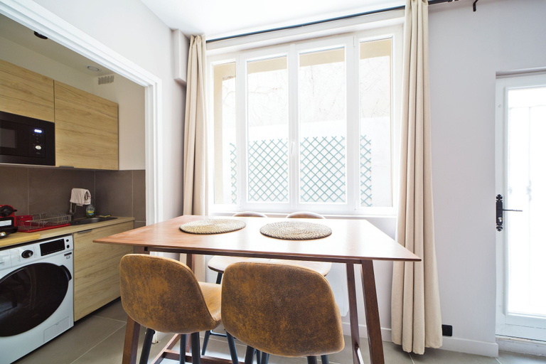 Living area 4, Appartements rue Saint-Dominique, Paris