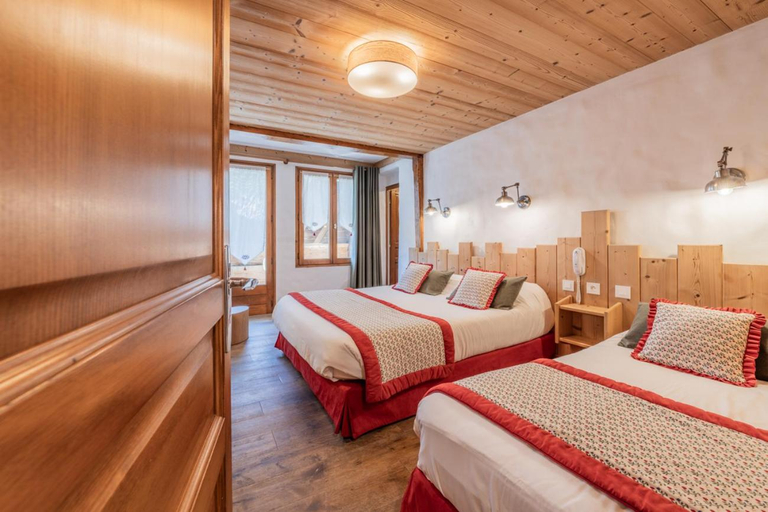 Bedroom 2, Hotel Le Sporting, Haute-Savoie