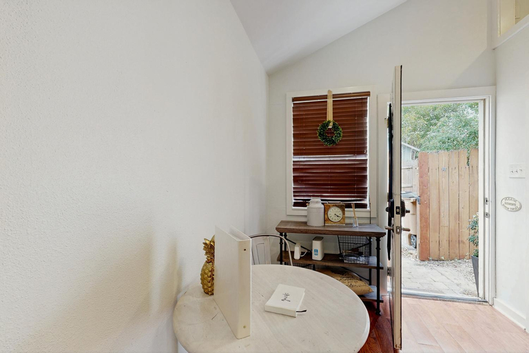 Bathroom 3, Hyde Park Carriage House, Travis