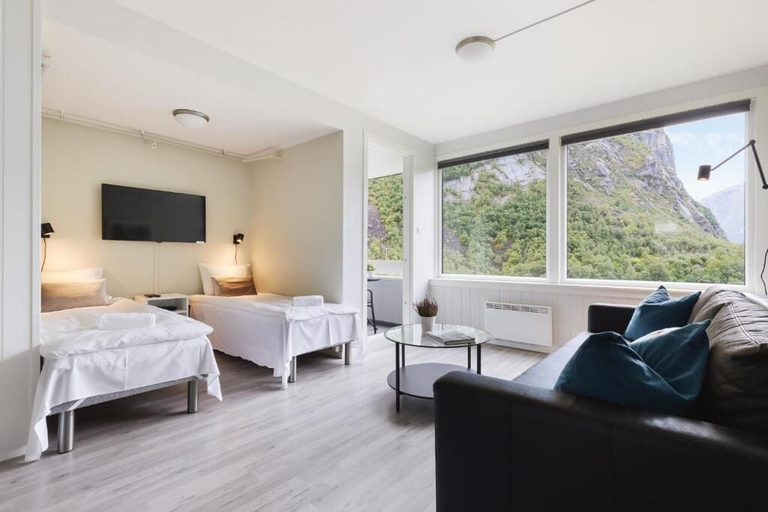 Living area 3, Trolltunga Aparthotel, Odda