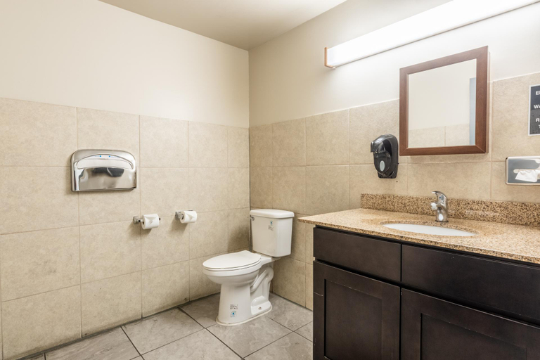 Bathroom 4, Quality Inn Near Mammoth Mountain Ski Resort, Mono