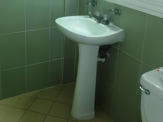 Bathroom 4, Hotel Mandarin, Tampico