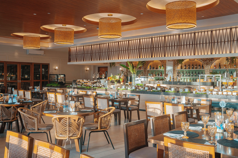Cafe, The Tropics at MacArthur Park Resort and Convention Center, Palo