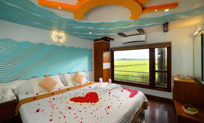 Bedroom 2, Royal Houseboats, Alappuzha