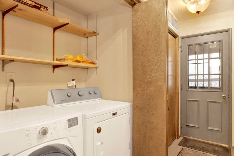 Laundry, Summit Ski and Bike Trails #2574, San Bernardino