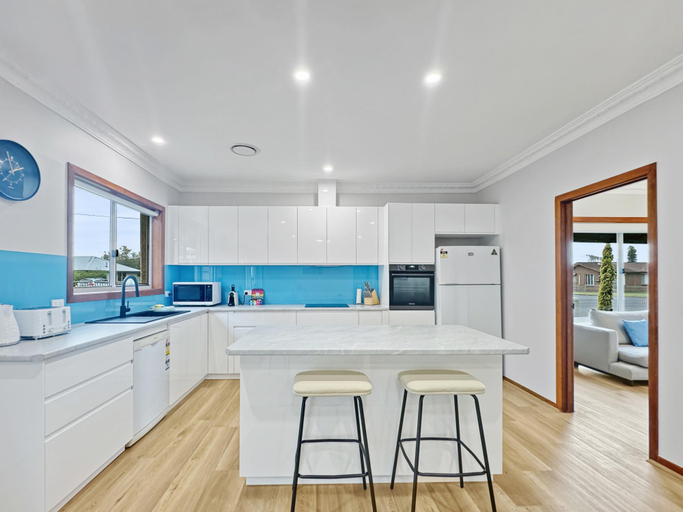 Kitchen 2, 4-Bed Beach House with Garden & Alfresco Dining, Eurobodalla