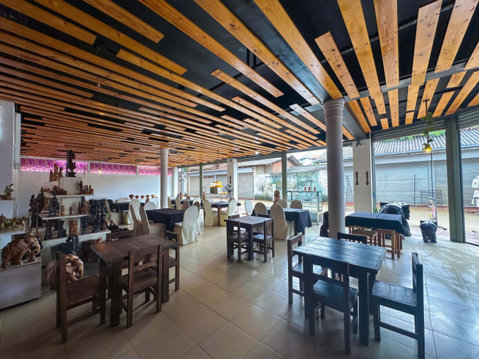 Food & Drinks 5, Elepath Lodge - Pinnawala, Rambukkana