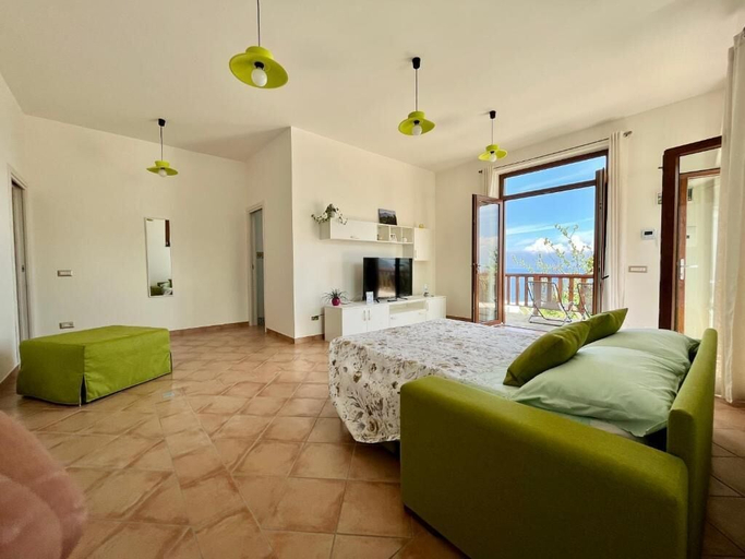 Living area 5, La Badia, Napoli