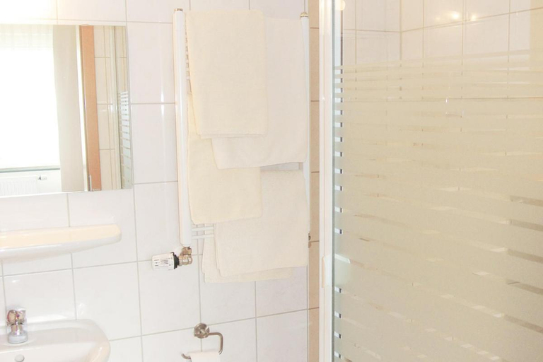 Bathroom 4, Hotel Art-Ambiente, Hagen