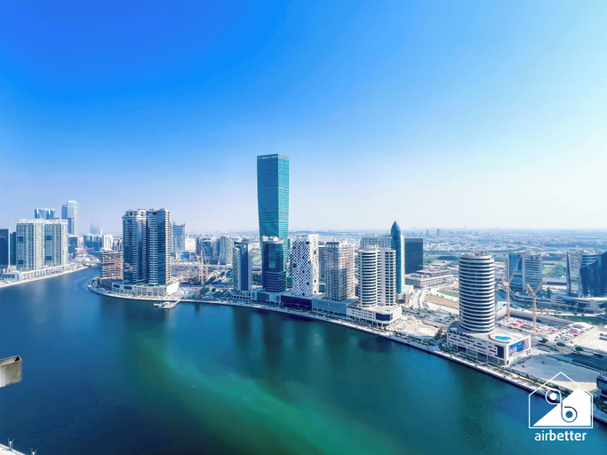 Interior 3, Luxurious 3BR Canal View Apartment Pool + Gym, Dubai